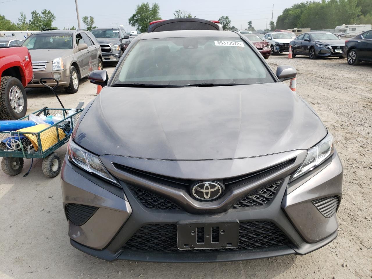 2020 TOYOTA CAMRY SE - Фото 5
