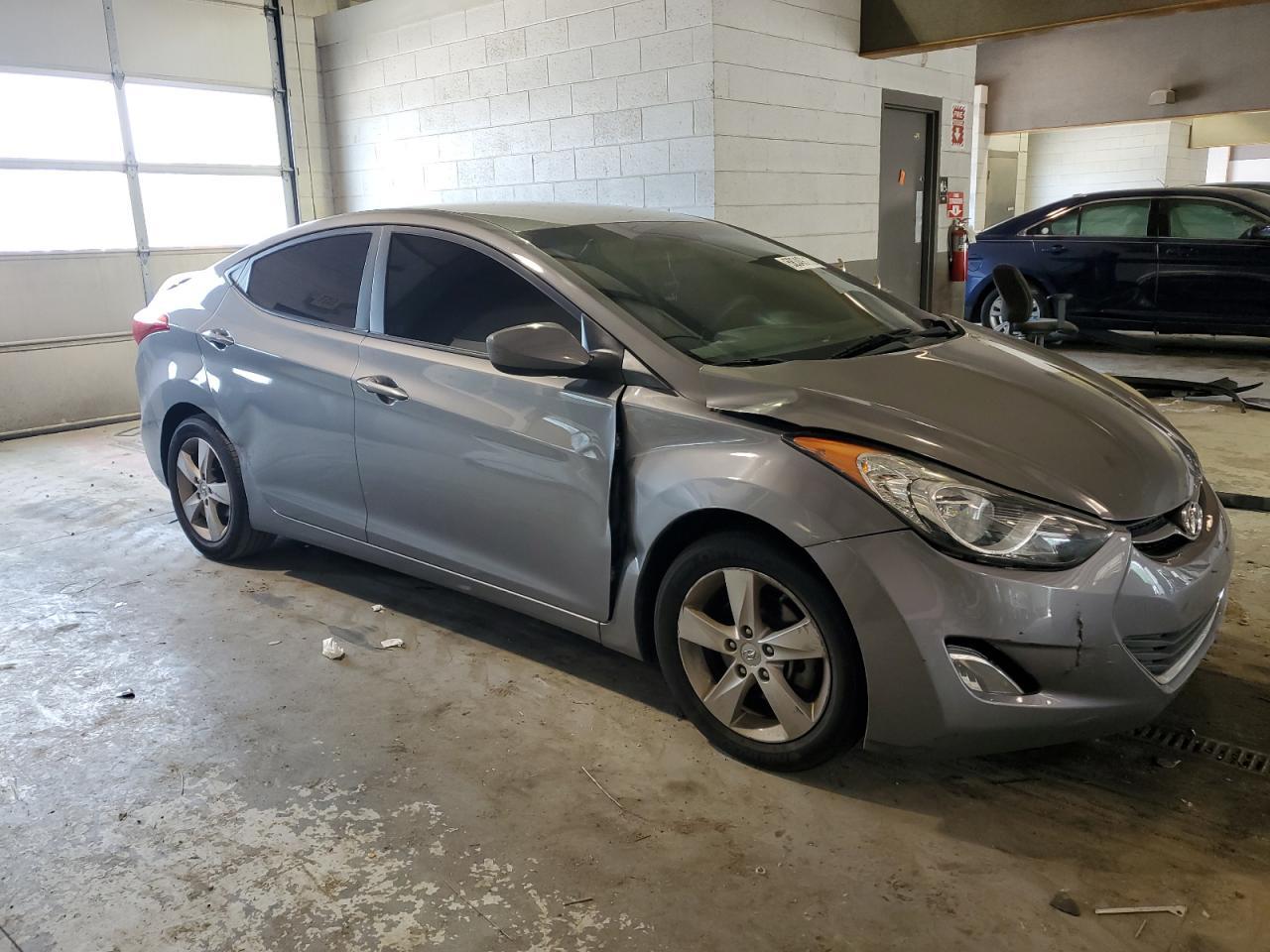 2013 HYUNDAI ELANTRA GL - Image 4