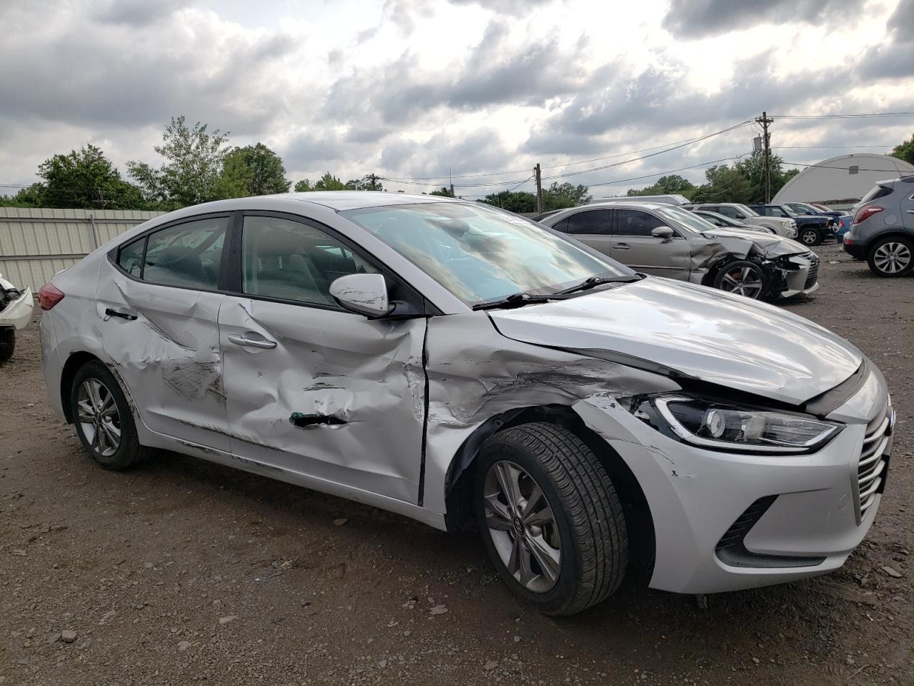 2018 HYUNDAI ELANTRA SE - Image 4