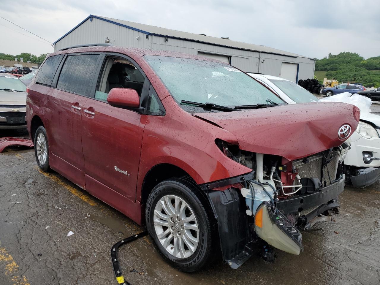 2011 TOYOTA SIENNA XLE - Фото 4