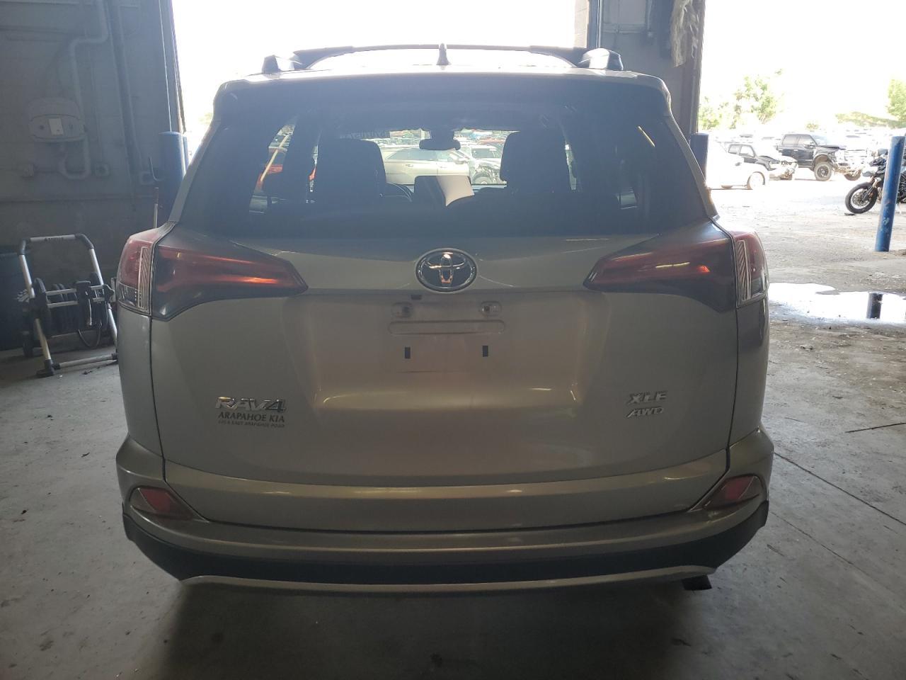 2017 TOYOTA RAV4 XLE - Фото 6
