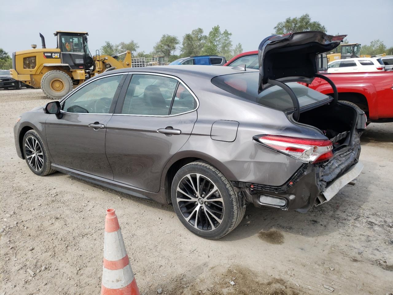 2020 TOYOTA CAMRY SE - Фото 2