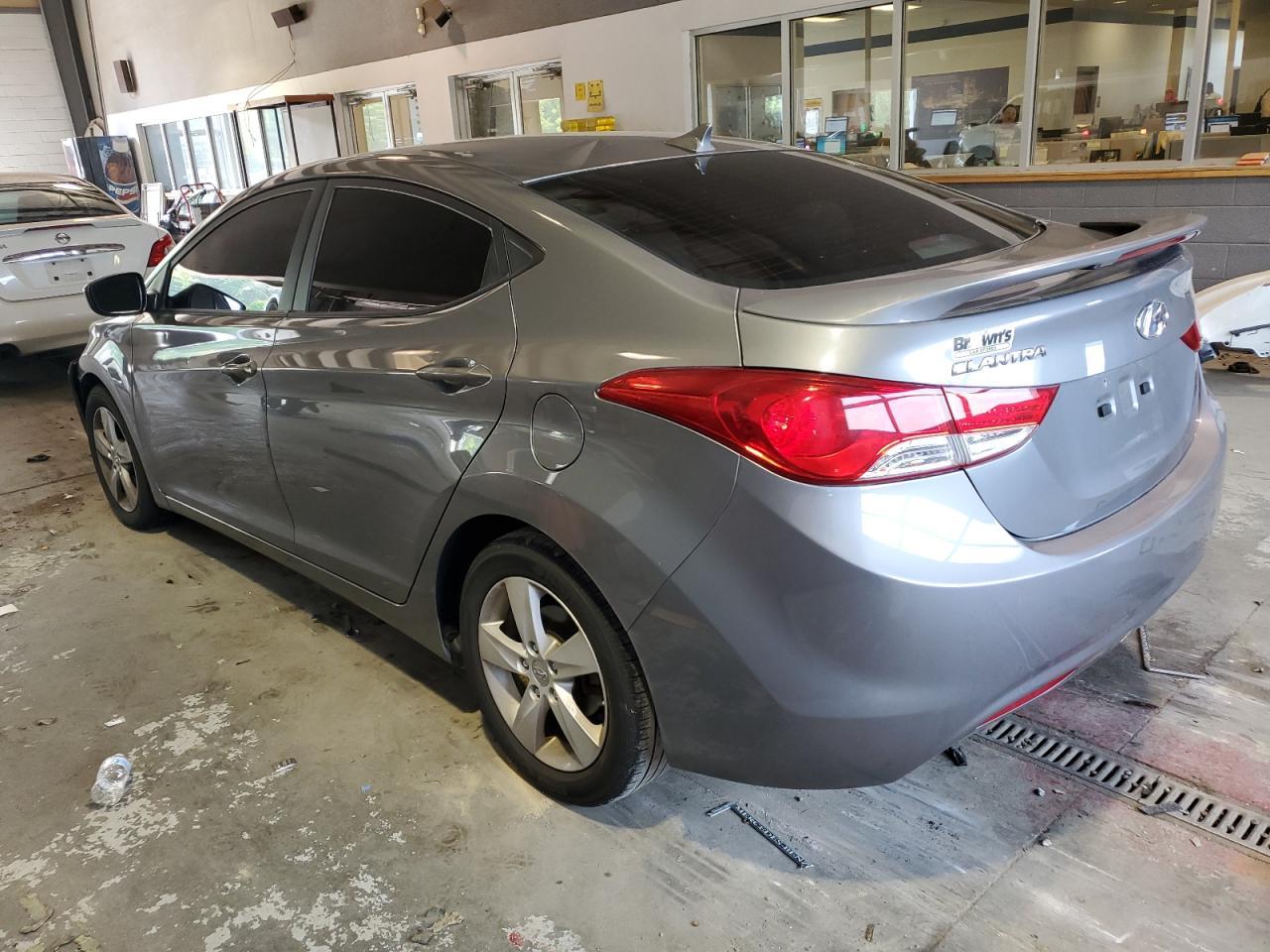 2013 HYUNDAI ELANTRA GL - Image 2