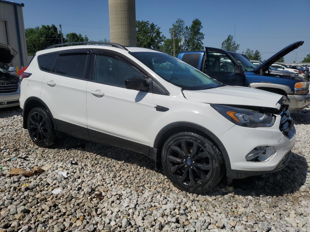 2017 FORD ESCAPE SE - Image 4