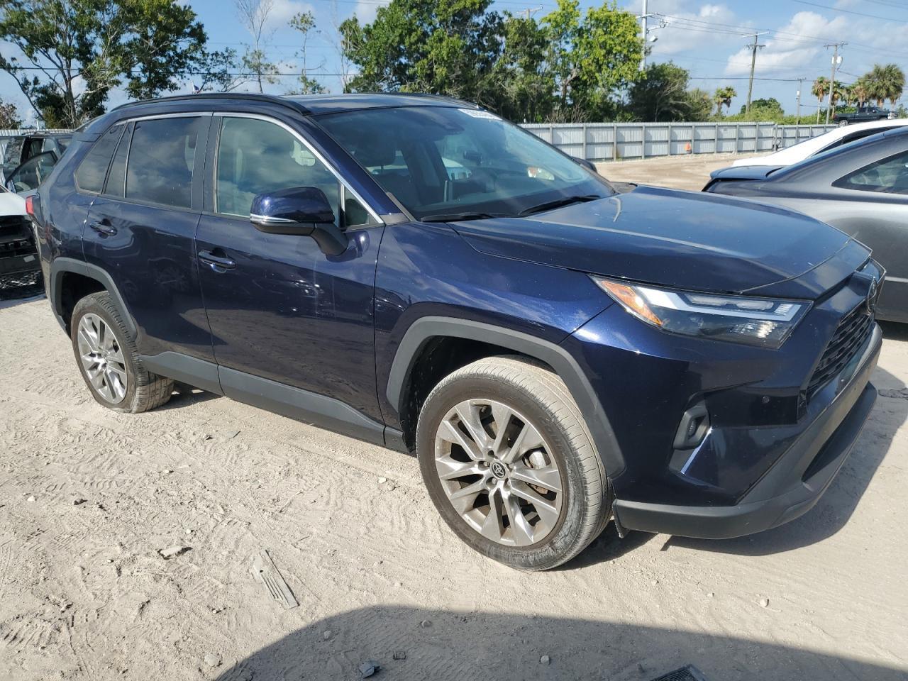 2022 TOYOTA RAV4 XLE P - Image 4