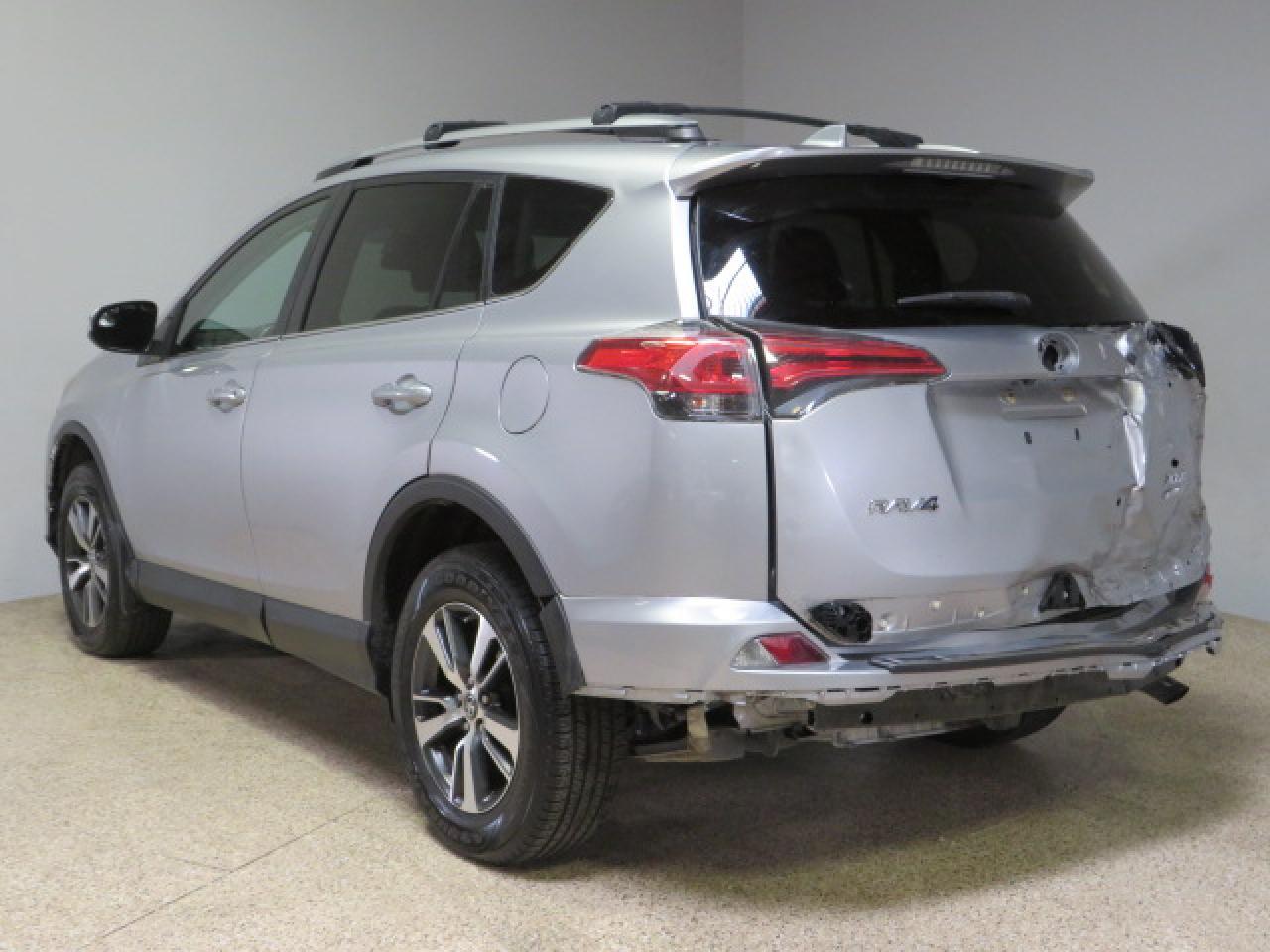 2017 TOYOTA RAV4 XLE - Фото 3