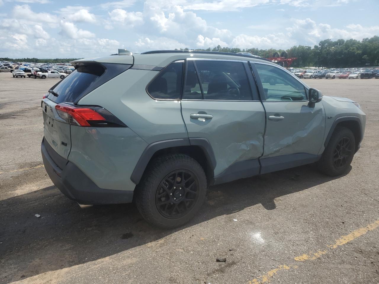2020 TOYOTA RAV4 XLE - Image 3