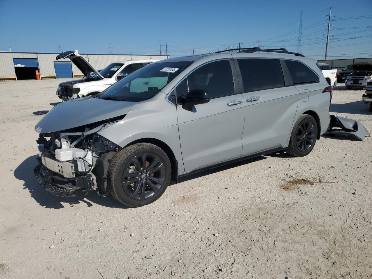 2024 TOYOTA SIENNA XSE car image