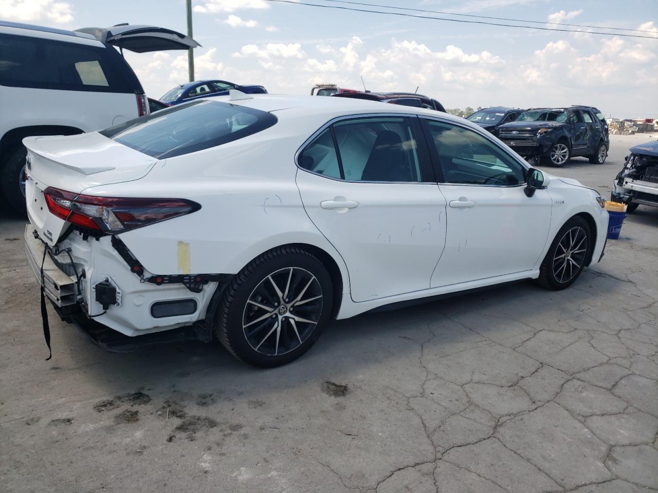 2021 TOYOTA CAMRY SE - Image 3
