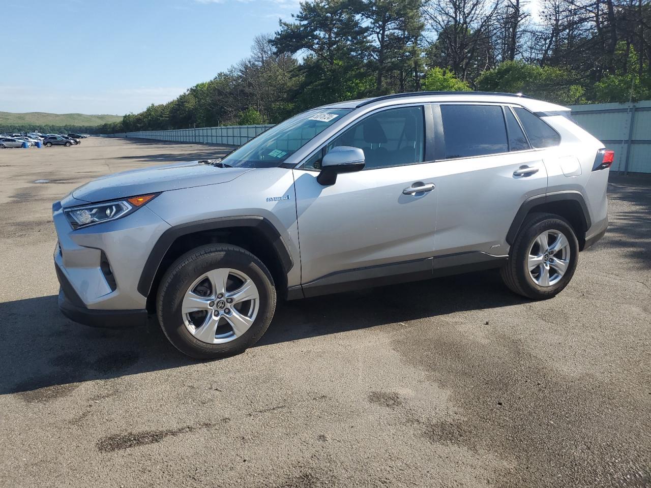 2020 TOYOTA RAV4 XLE