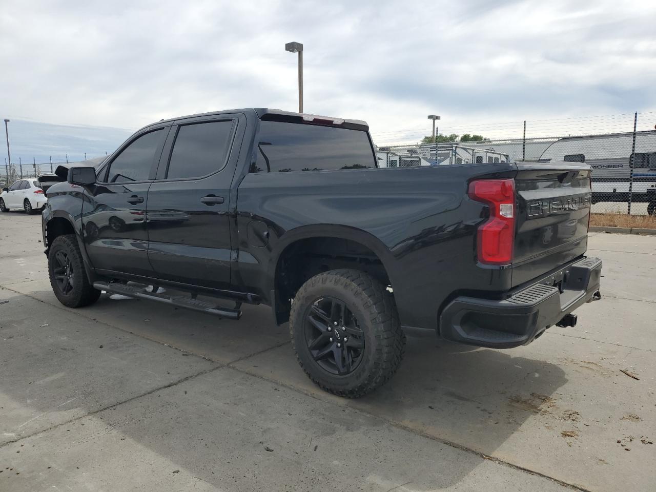 2021 CHEVROLET SILVERADO - Фото 2