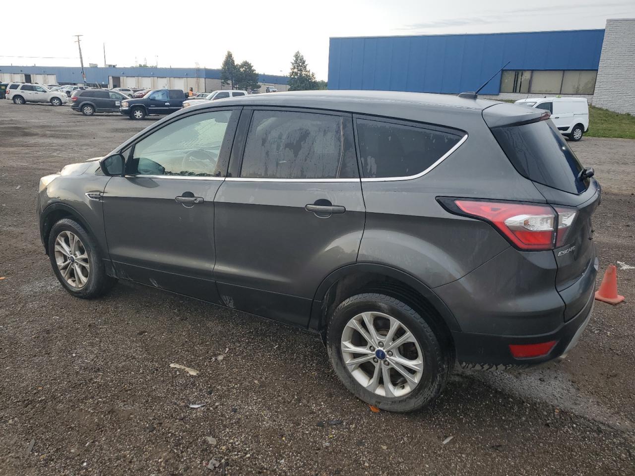 2017 FORD ESCAPE SE - Фото 2
