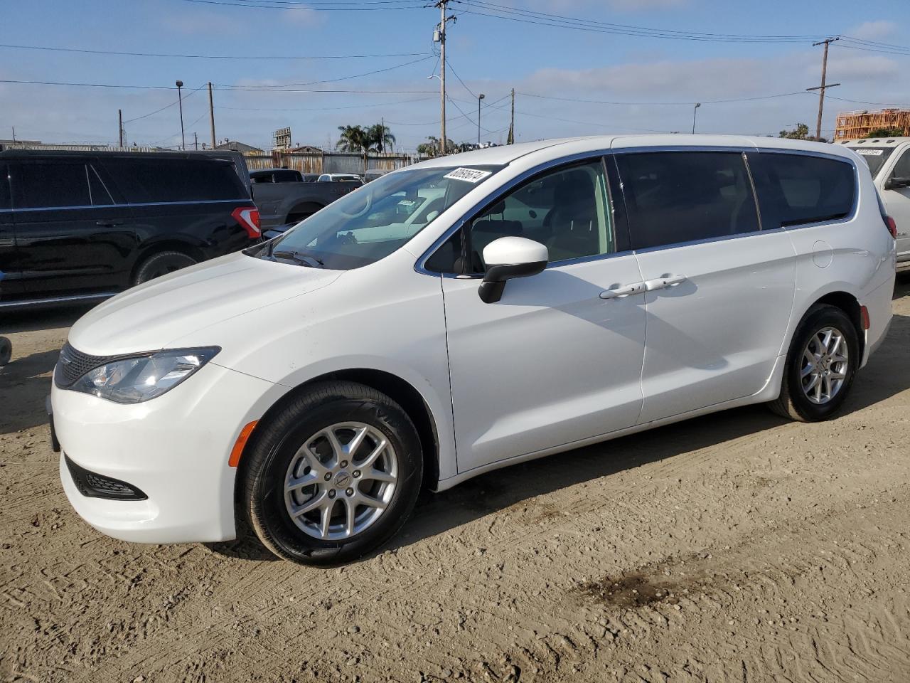 2022 CHRYSLER VOYAGER LX car image