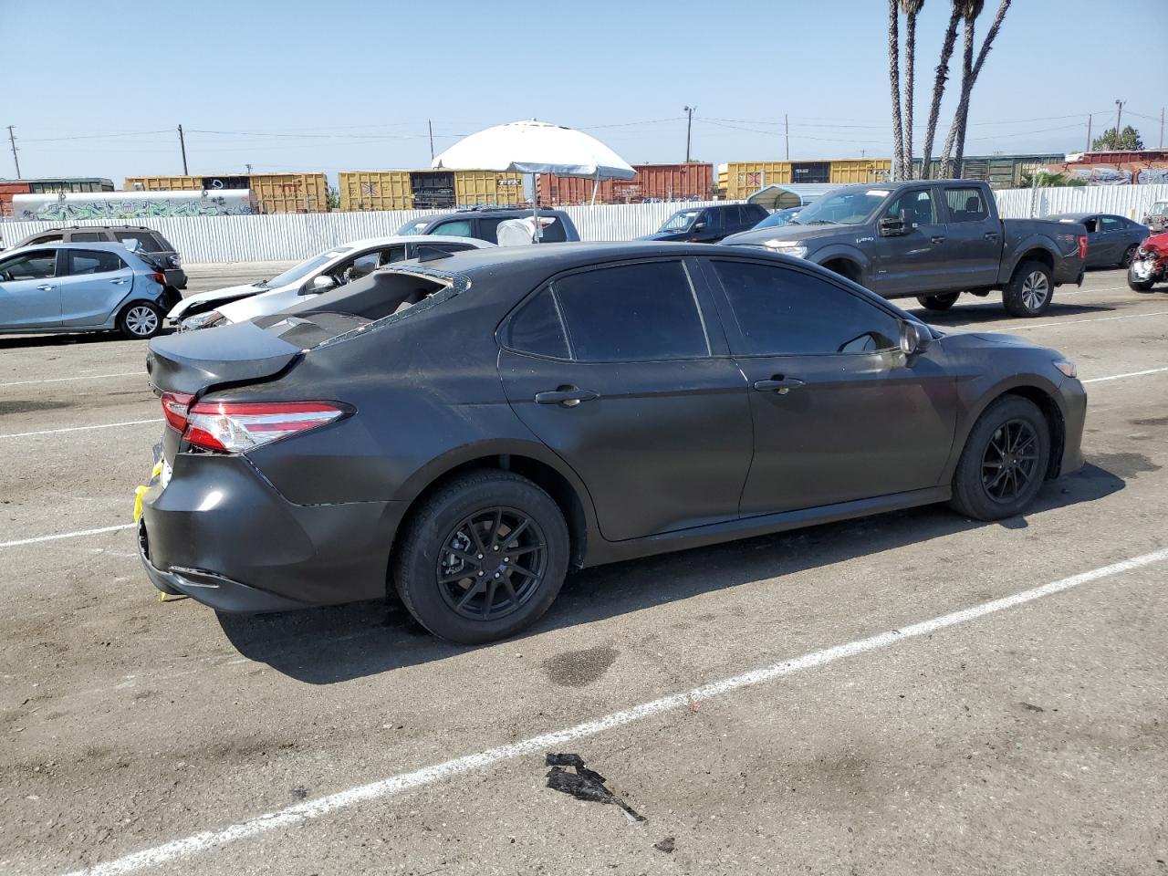 2020 TOYOTA CAMRY LE - Фото 3