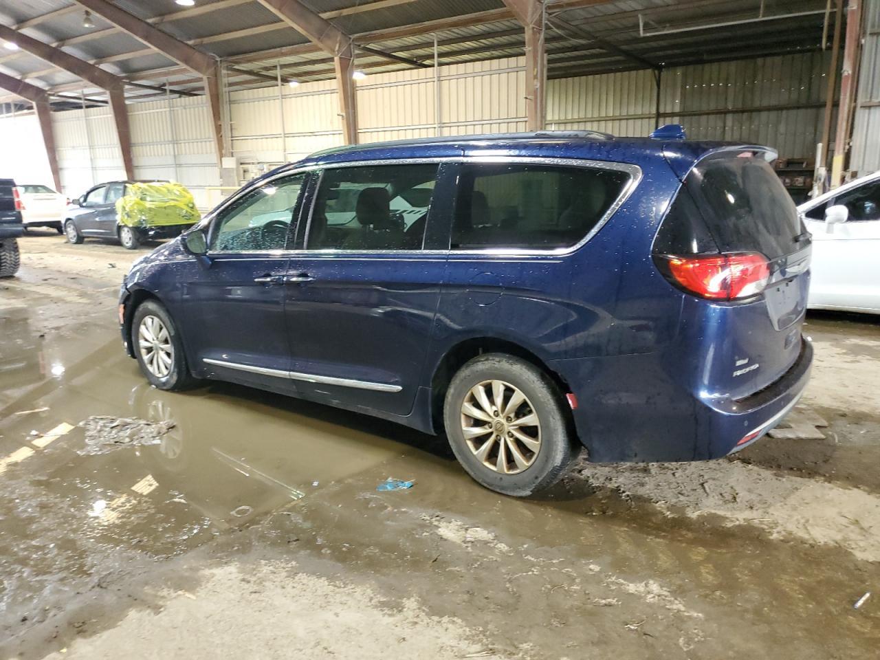 2017 CHRYSLER PACIFICA T - Image 2
