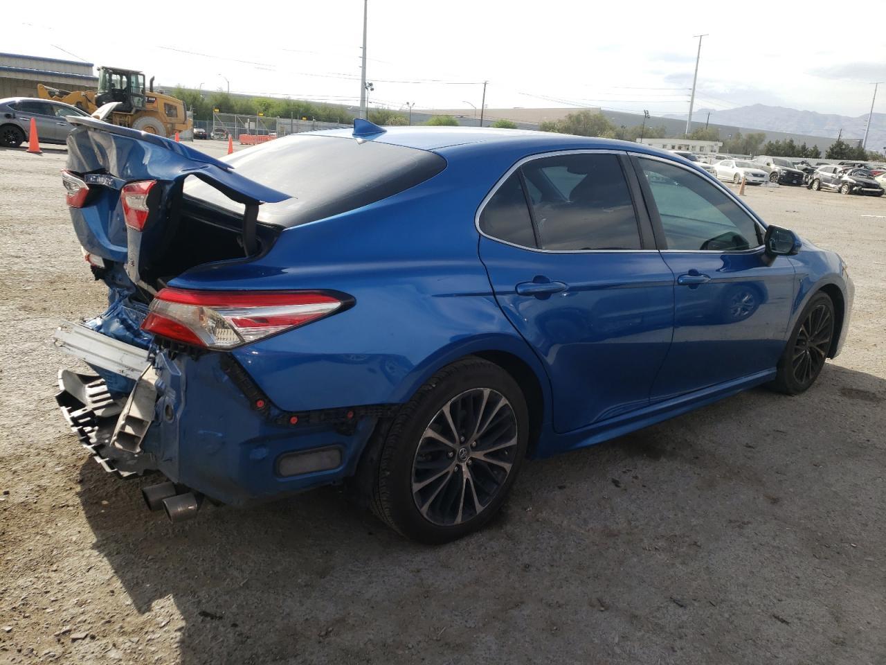 2019 TOYOTA CAMRY L - Фото 3