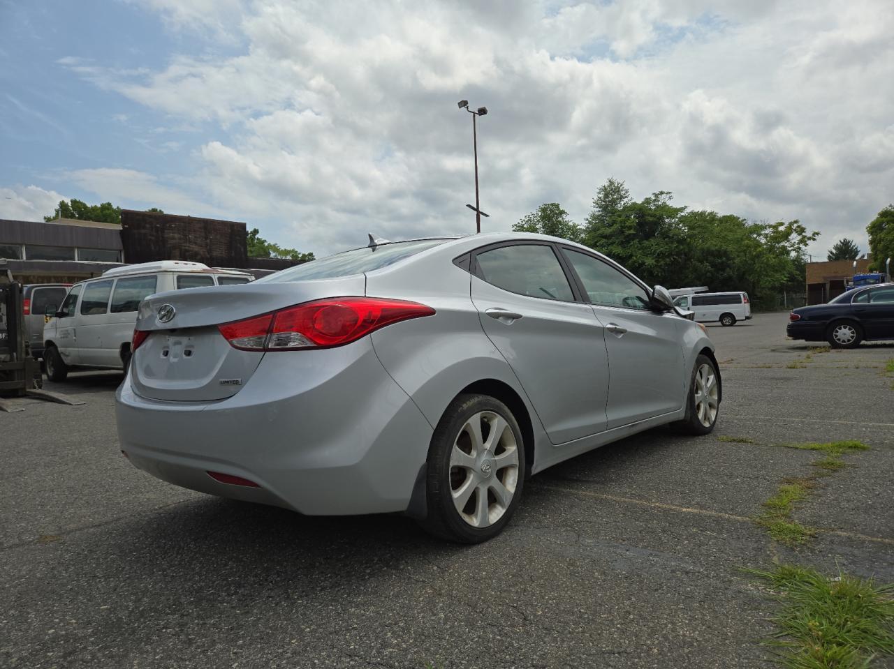 2013 HYUNDAI ELANTRA GL - Image 4