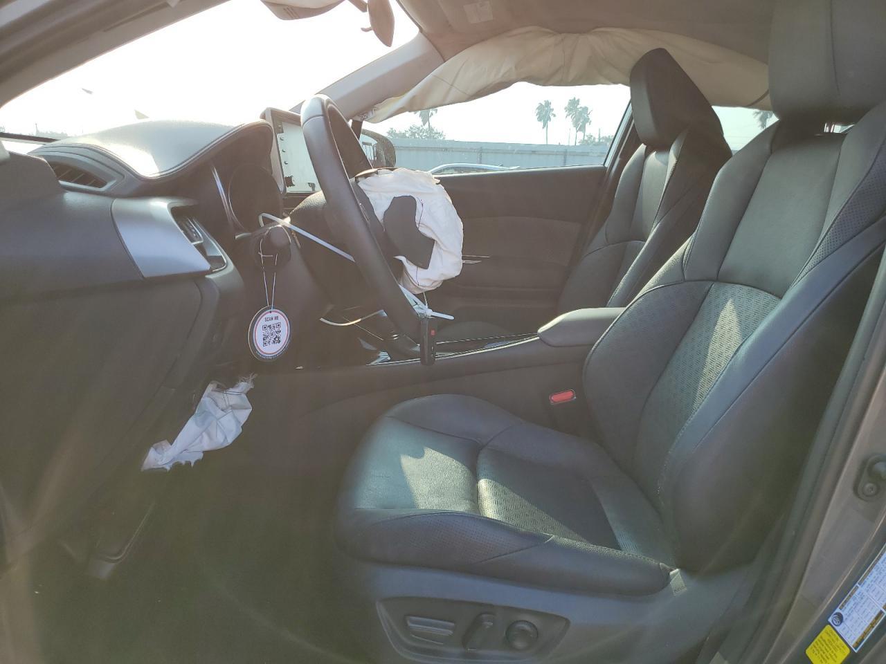 2022 TOYOTA C-HR XLE - Фото 7