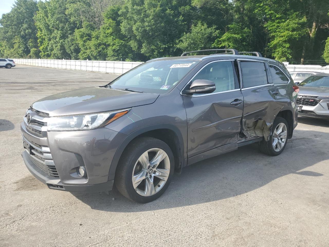 2017 TOYOTA HIGHLANDER car image