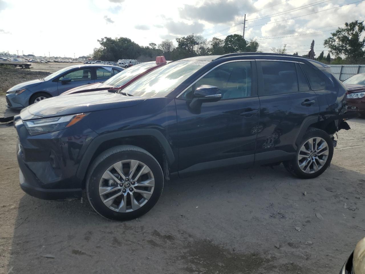 2022 TOYOTA RAV4 XLE P