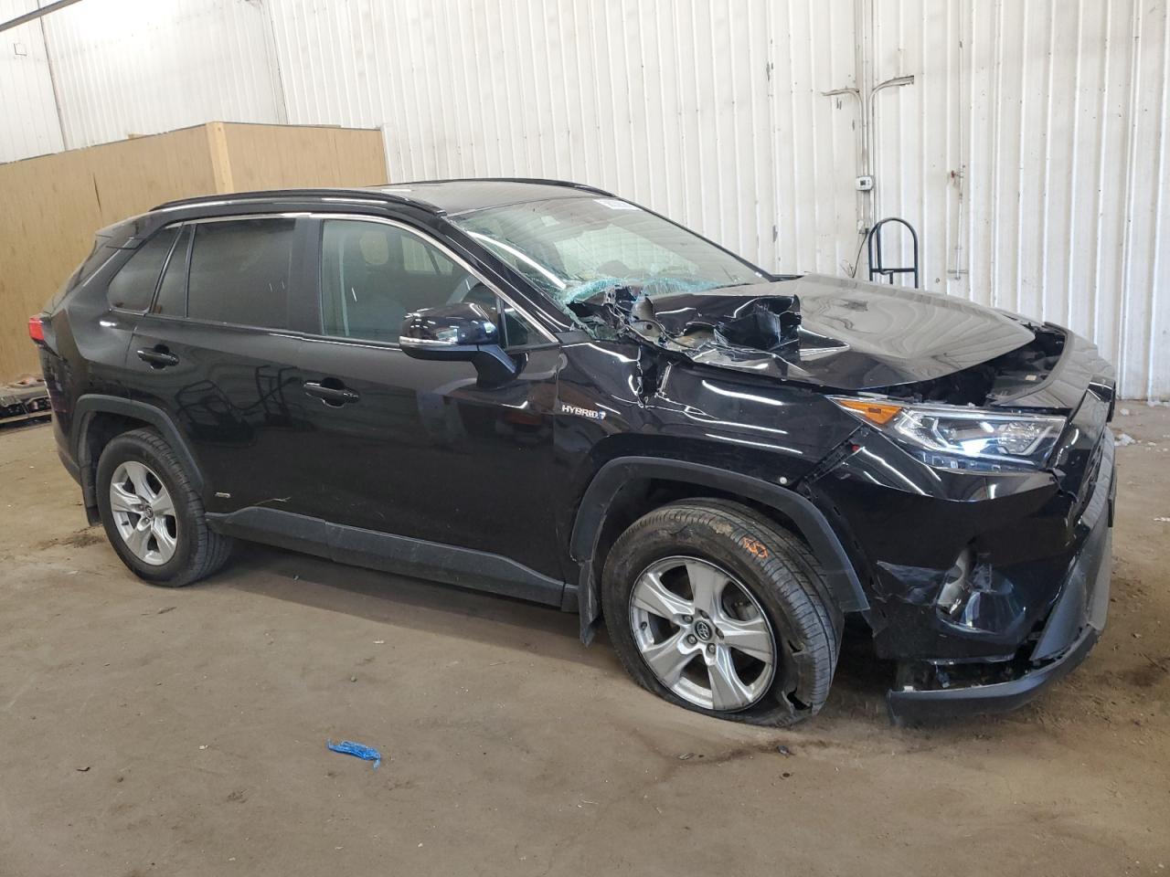 2020 TOYOTA RAV4 XLE - Image 4