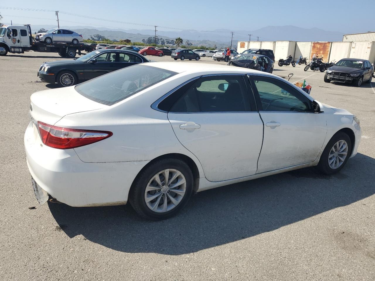2015 TOYOTA CAMRY LE - Image 3