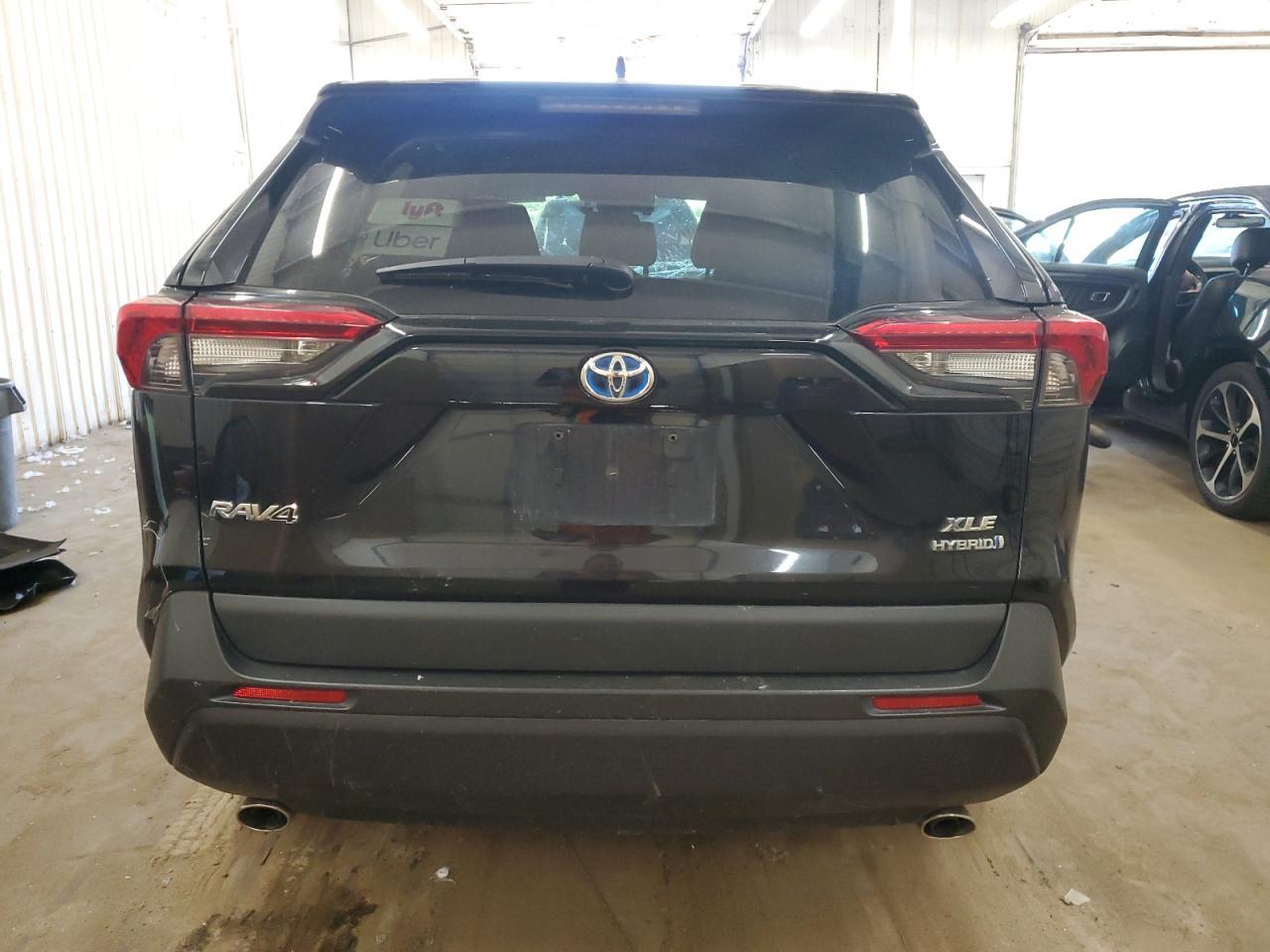 2020 TOYOTA RAV4 XLE - Image 6