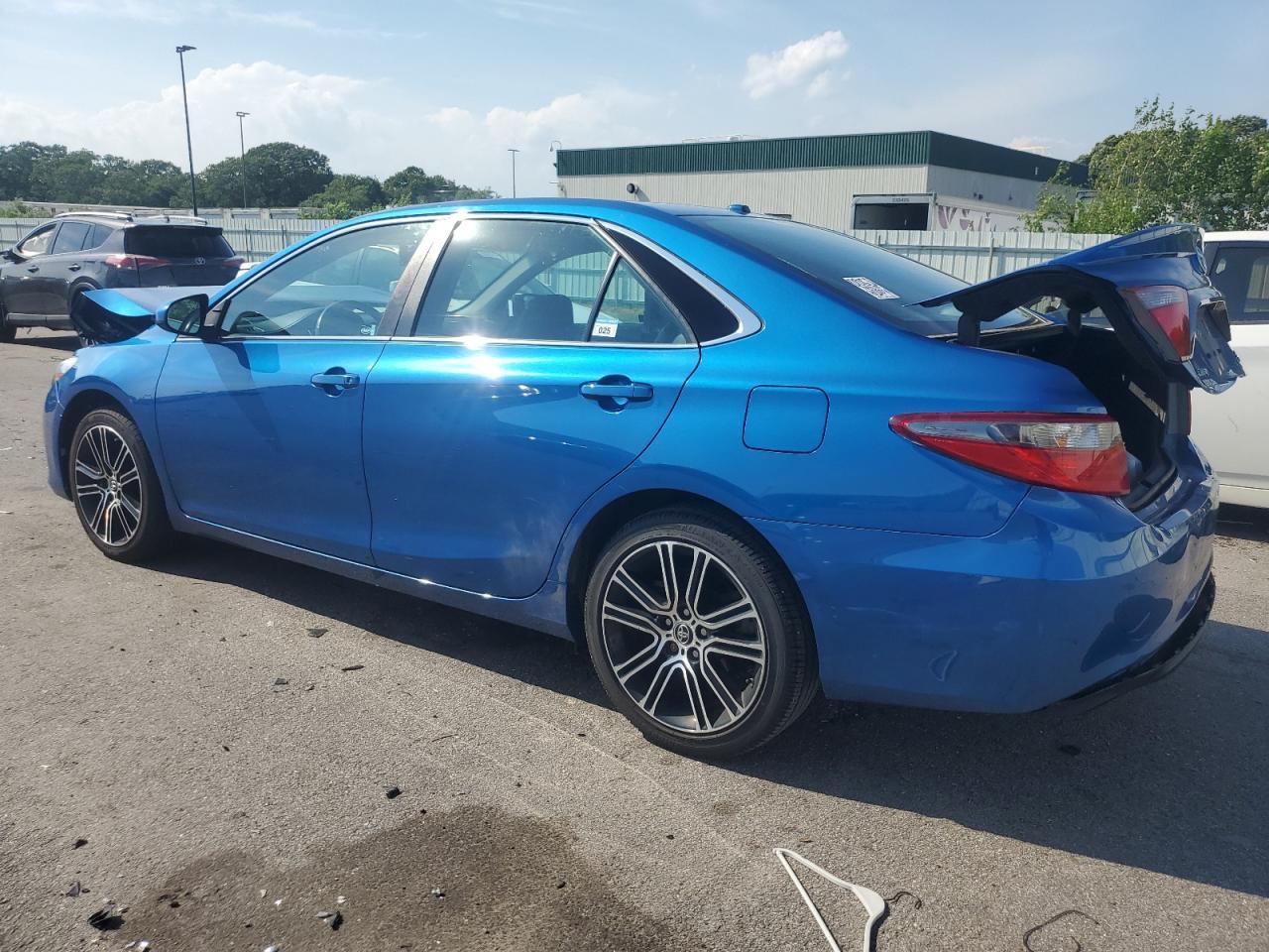2016 TOYOTA CAMRY LE - Фото 2