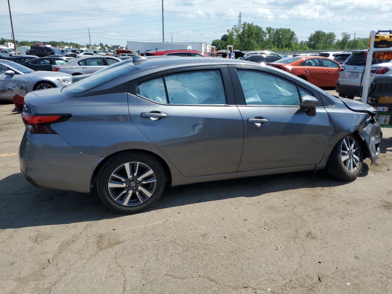 2021 NISSAN VERSA SV - Фото 3