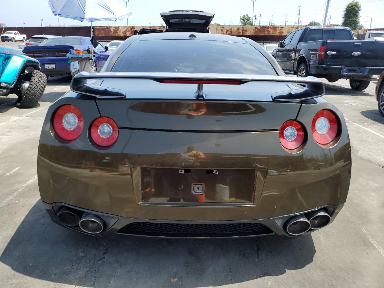 2010 NISSAN GT-R BASE - Фото 6
