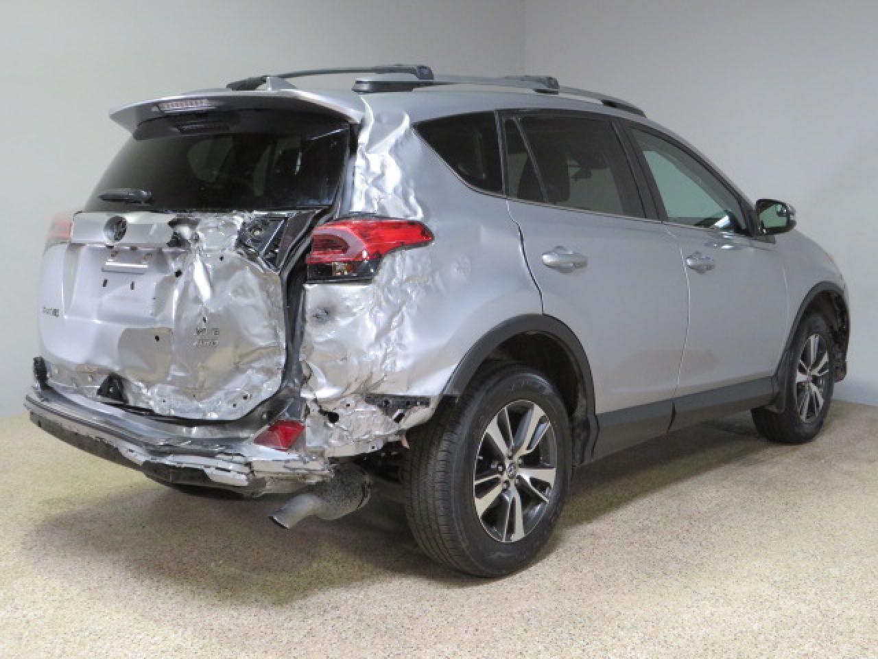 2017 TOYOTA RAV4 XLE - Фото 4
