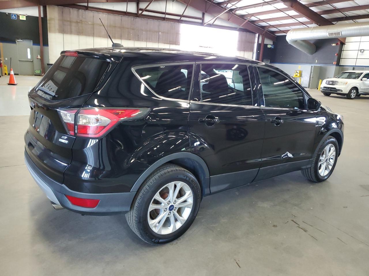 2017 FORD ESCAPE SE - Фото 3