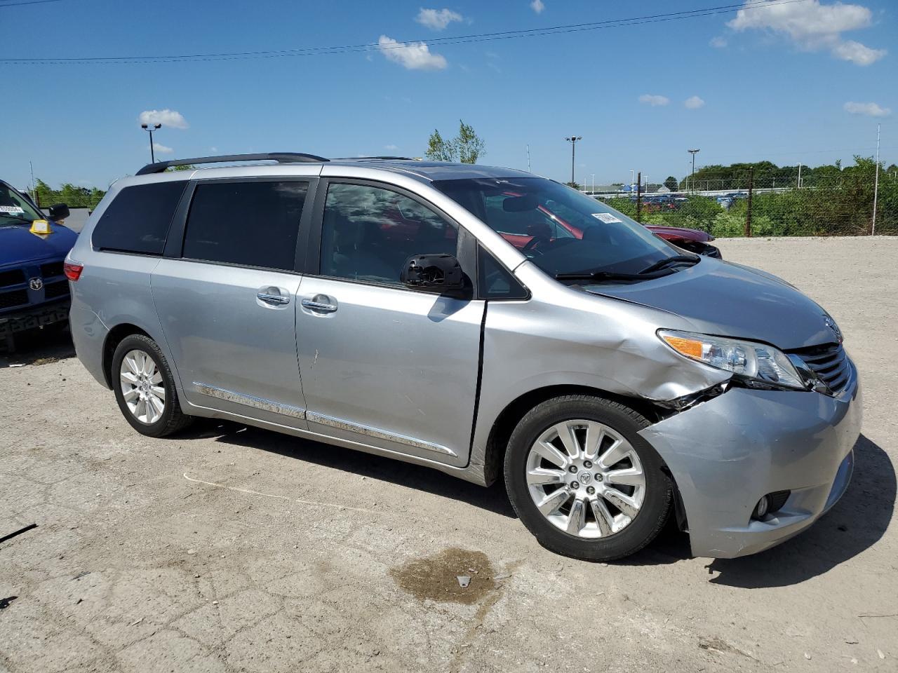 2015 TOYOTA SIENNA XLE - Фото 4