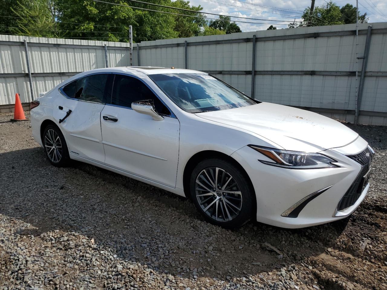 2022 LEXUS ES 300H BA - Image 4
