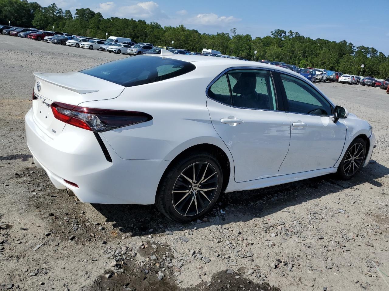 2021 TOYOTA CAMRY SE - Image 3