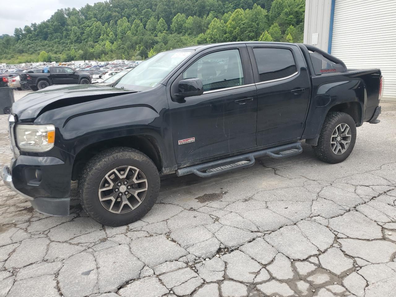 2017 GMC CANYON SLE car image