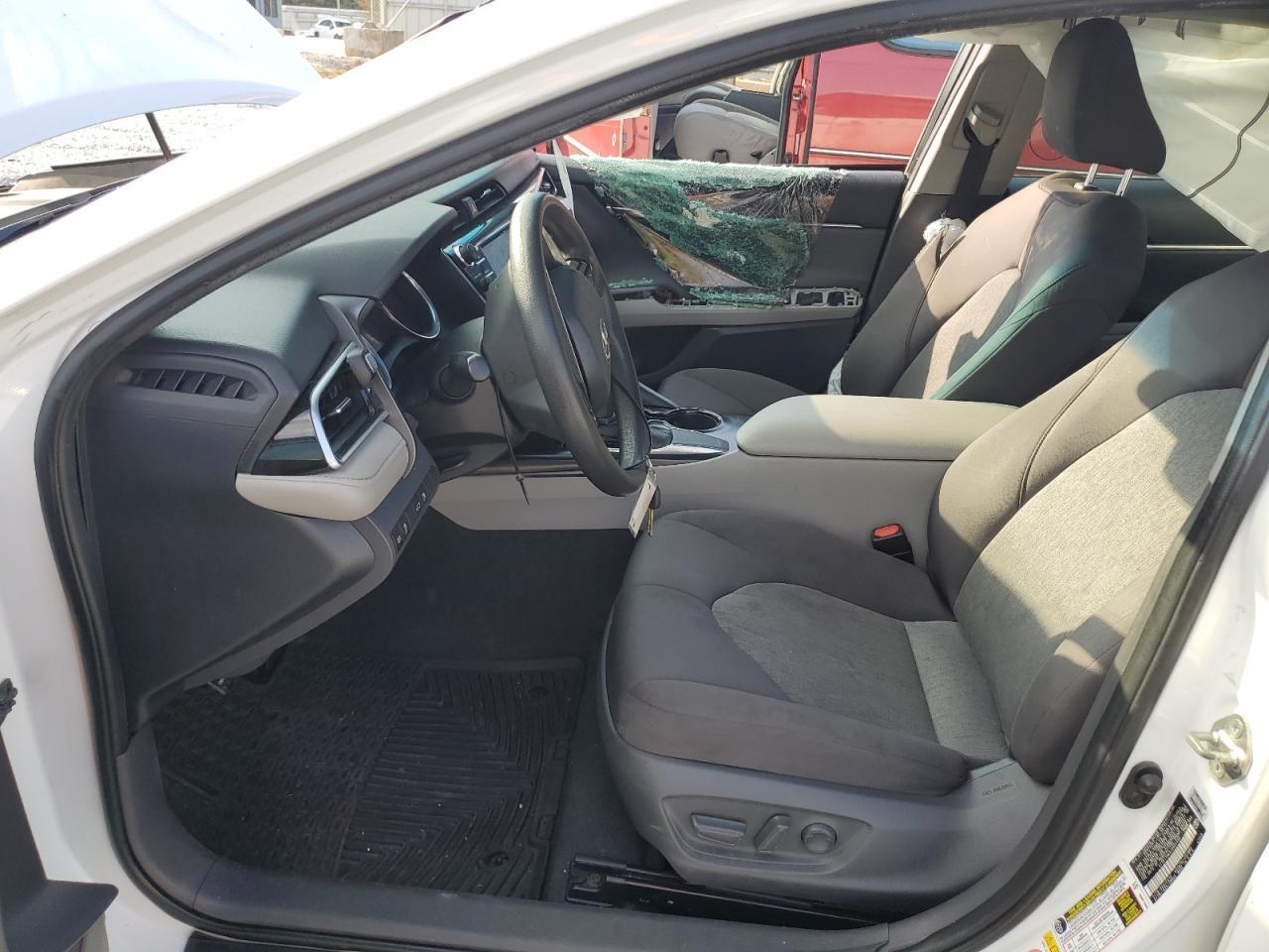 2018 TOYOTA CAMRY L - Фото 7