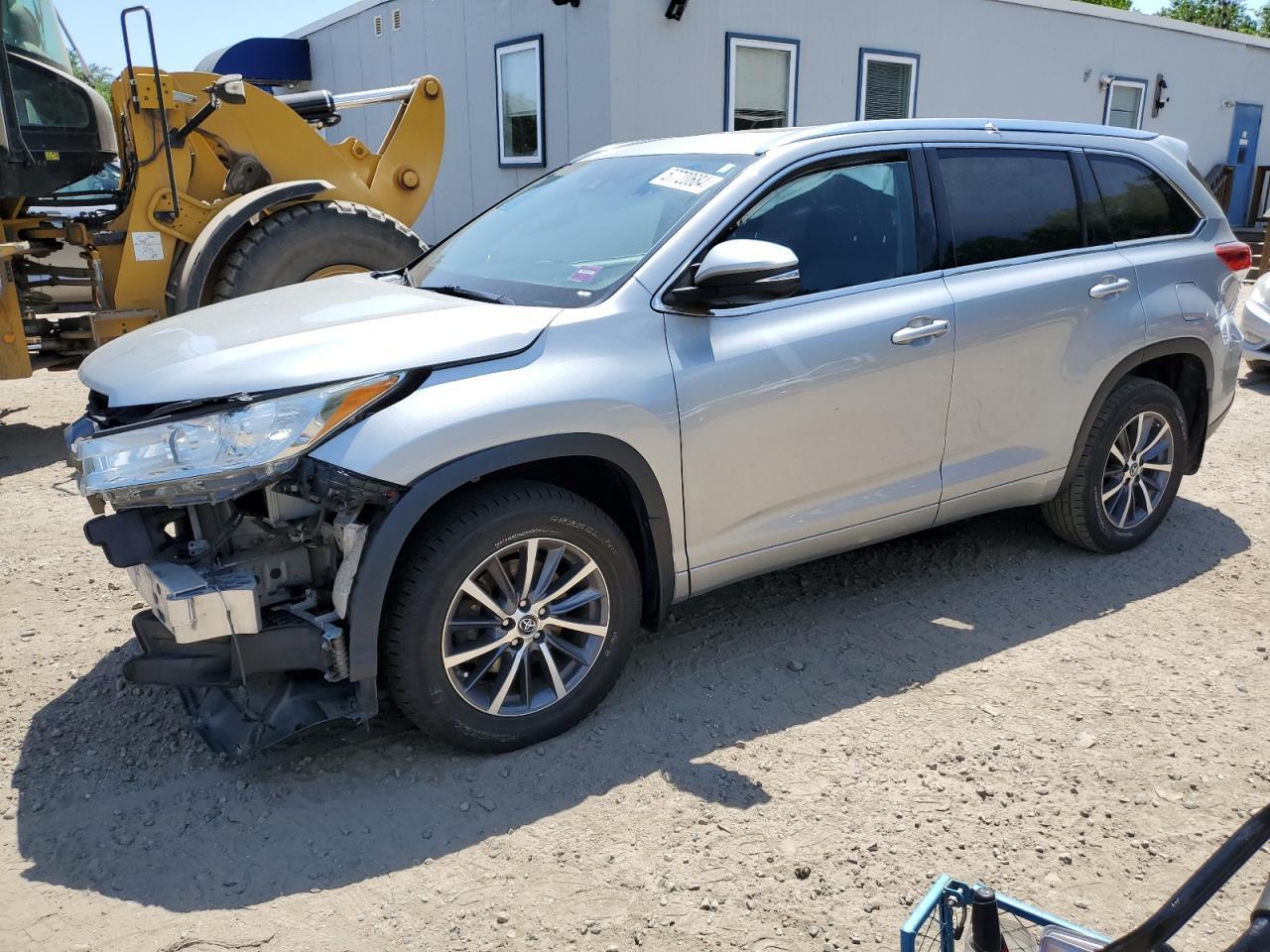 2017 TOYOTA HIGHLANDER car image