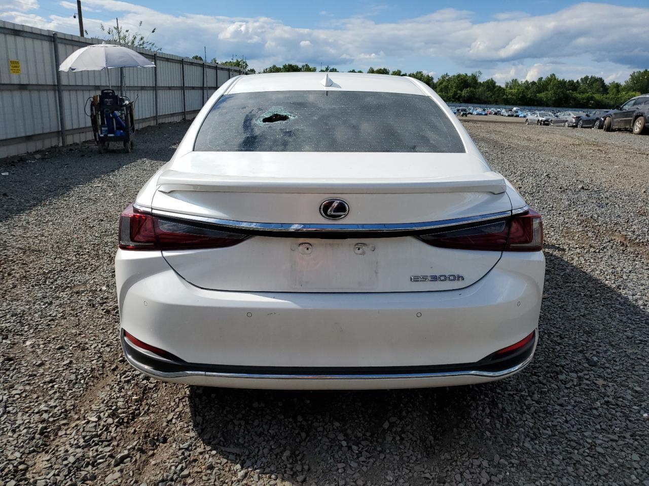 2022 LEXUS ES 300H BA - Image 6