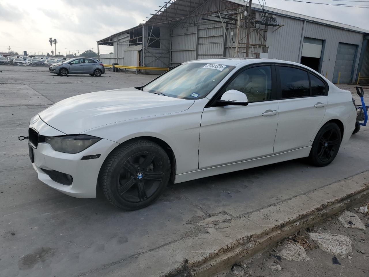 2014 BMW 320 I car image