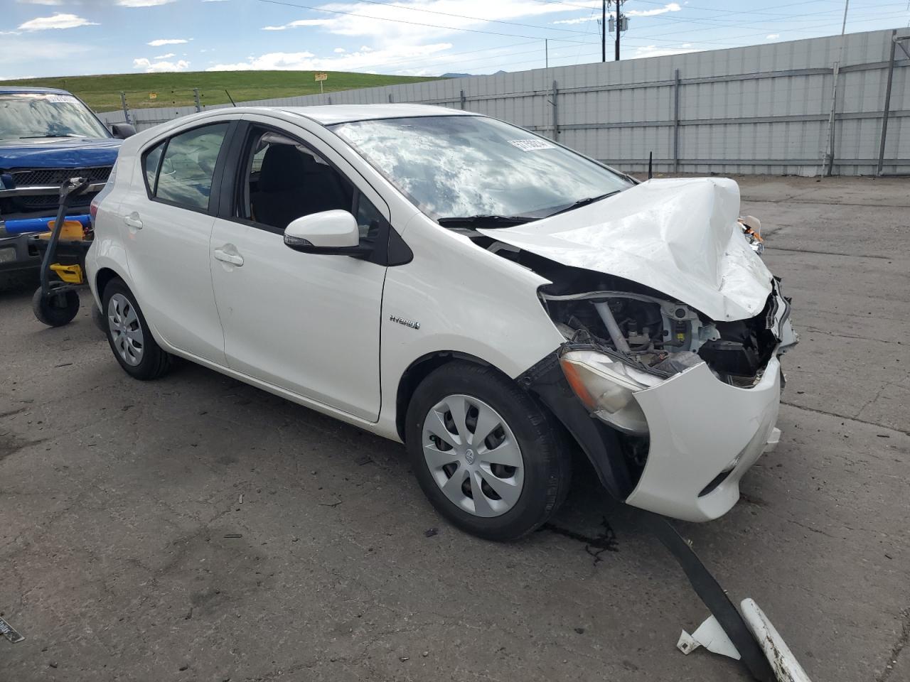 2013 TOYOTA PRIUS C - Фото 4