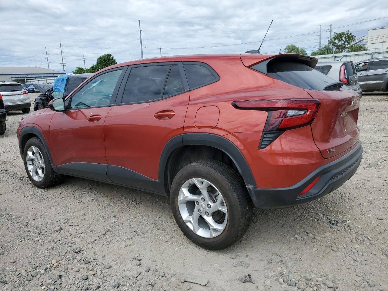 2024 CHEVROLET TRAX LS - Фото 2