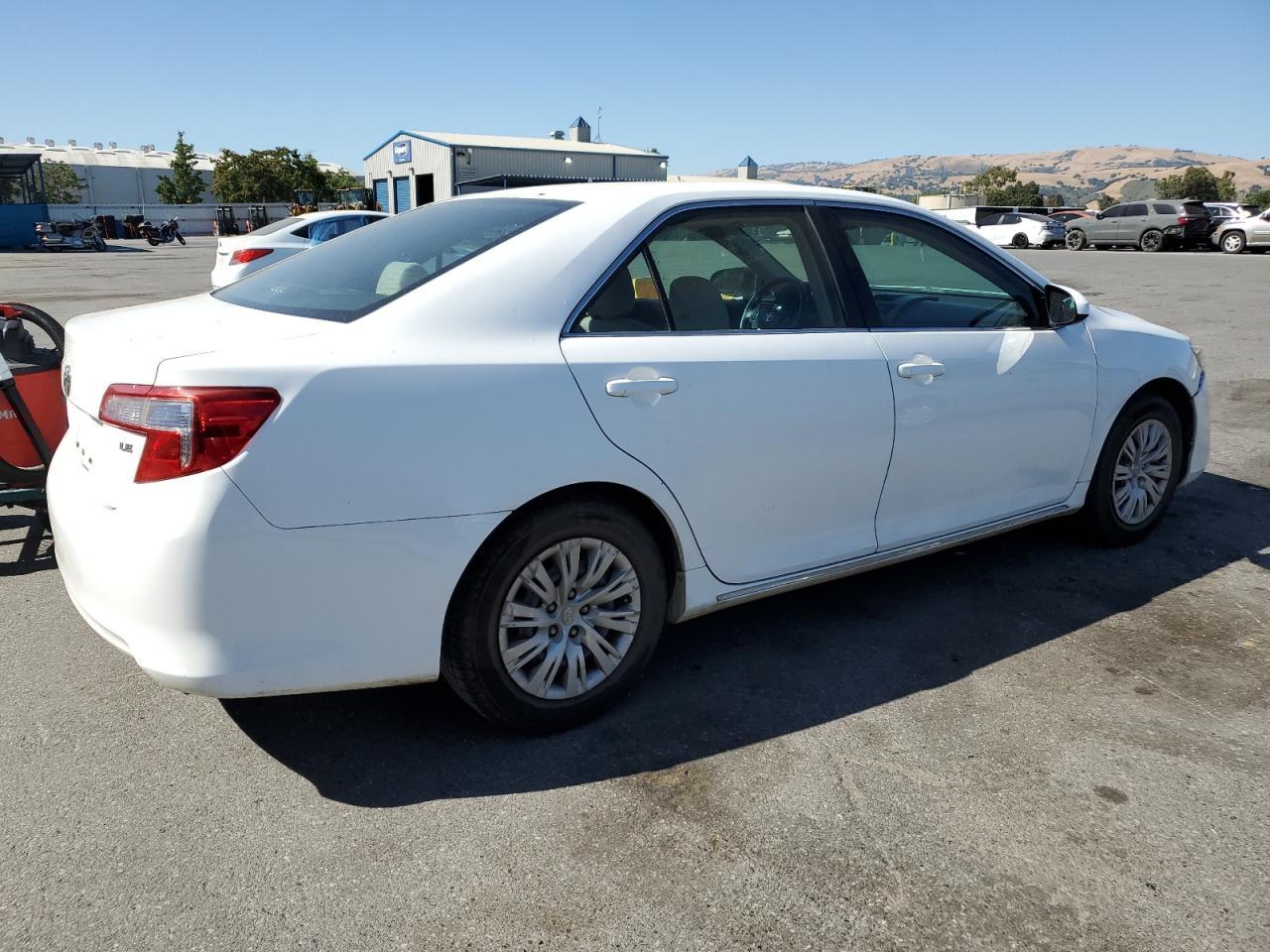 2013 TOYOTA CAMRY L - Фото 3