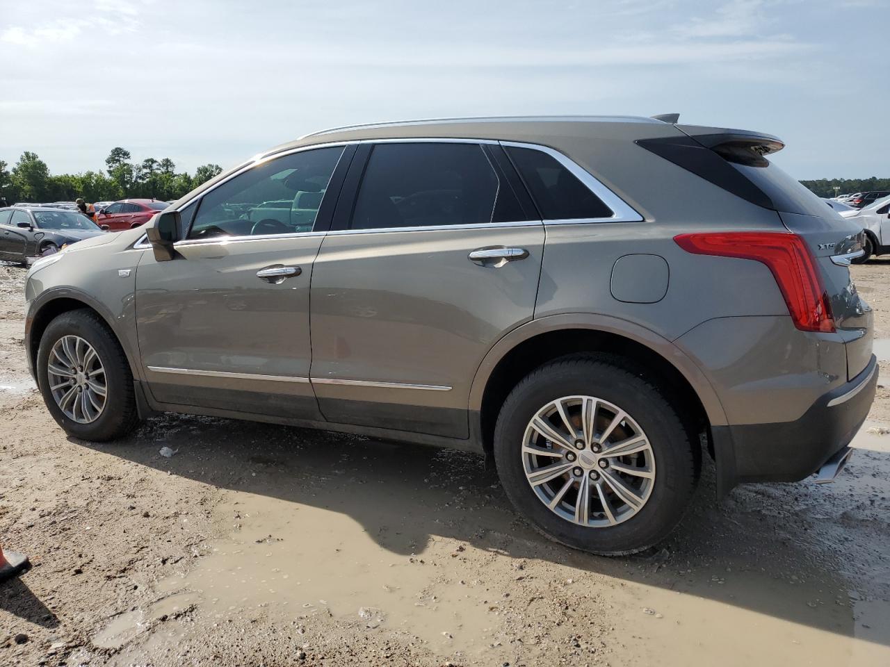 2019 CADILLAC XT5 LUXURY - Image 2