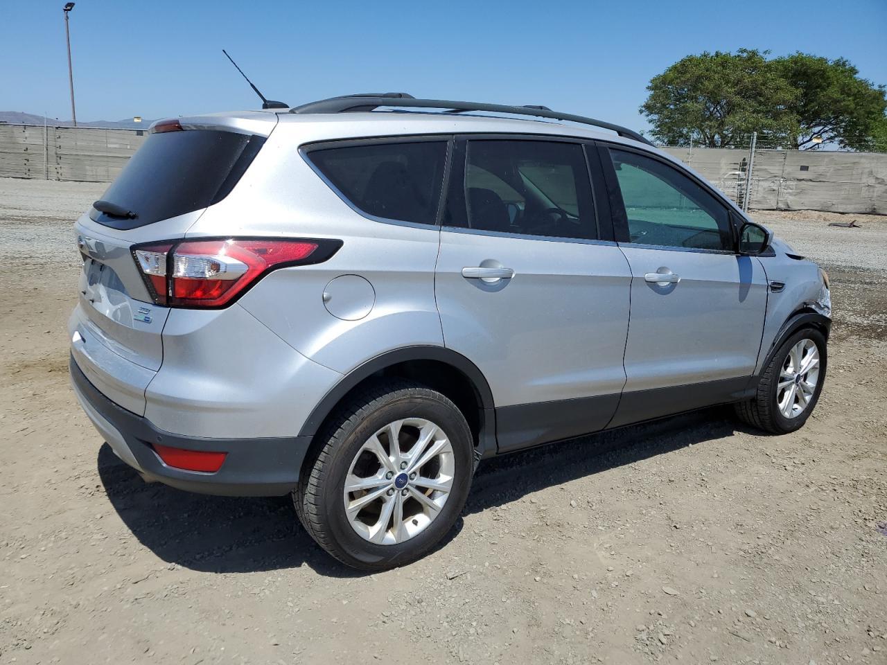 2017 FORD ESCAPE SE - Image 3