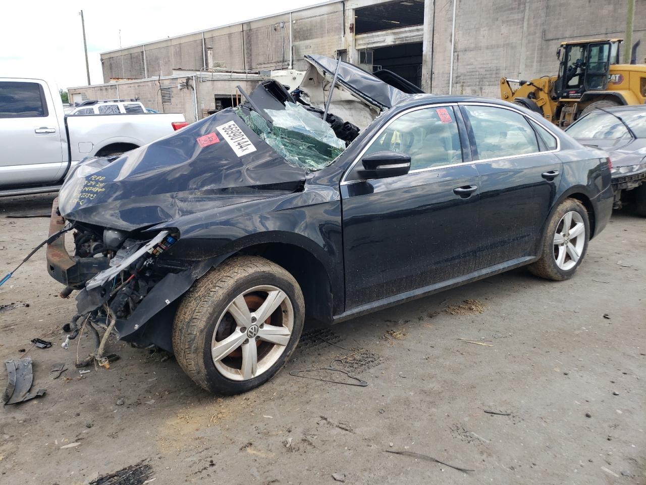 2013 VOLKSWAGEN PASSAT SE