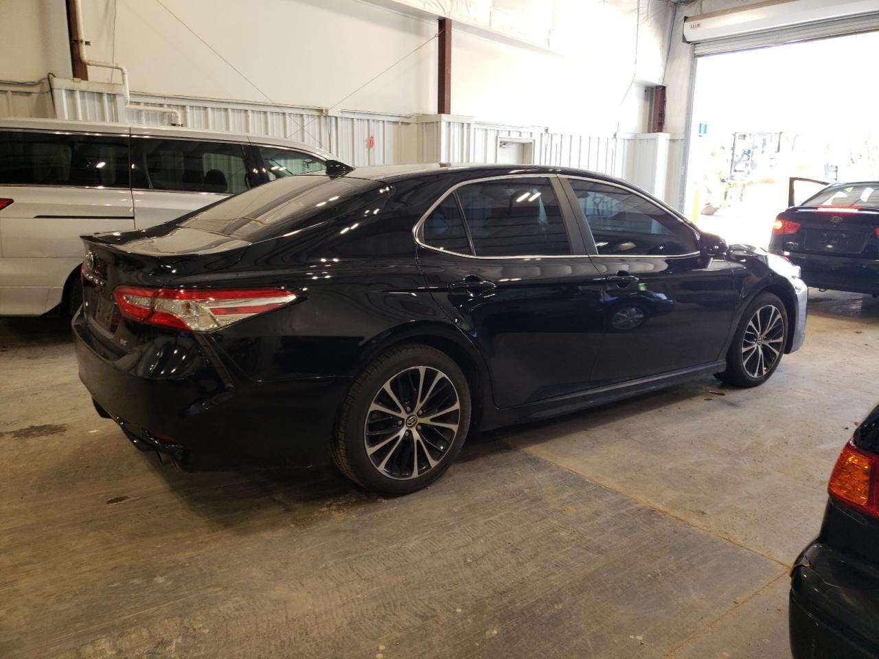 2020 TOYOTA CAMRY SE - Image 3