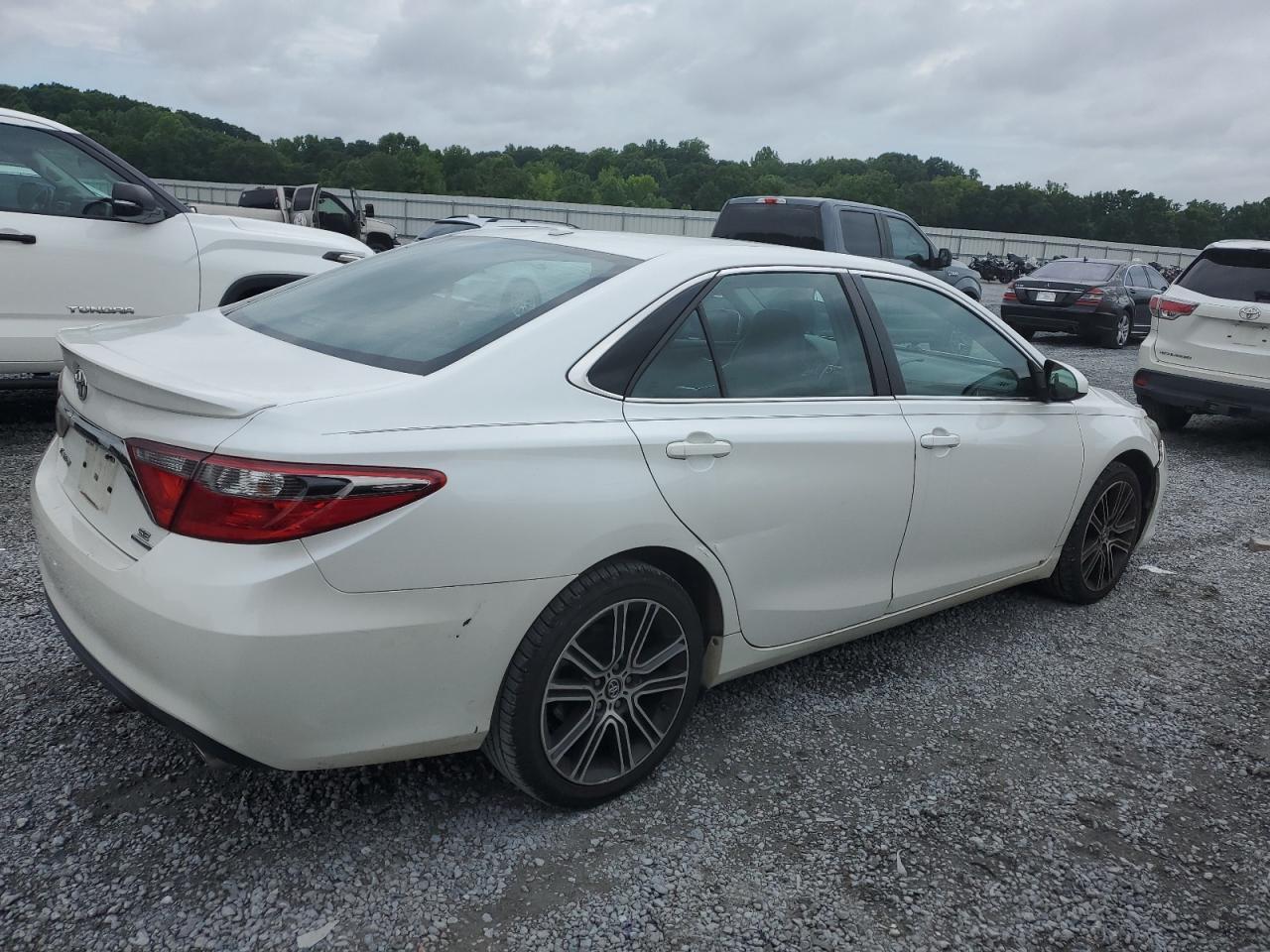 2016 TOYOTA CAMRY LE - Фото 3