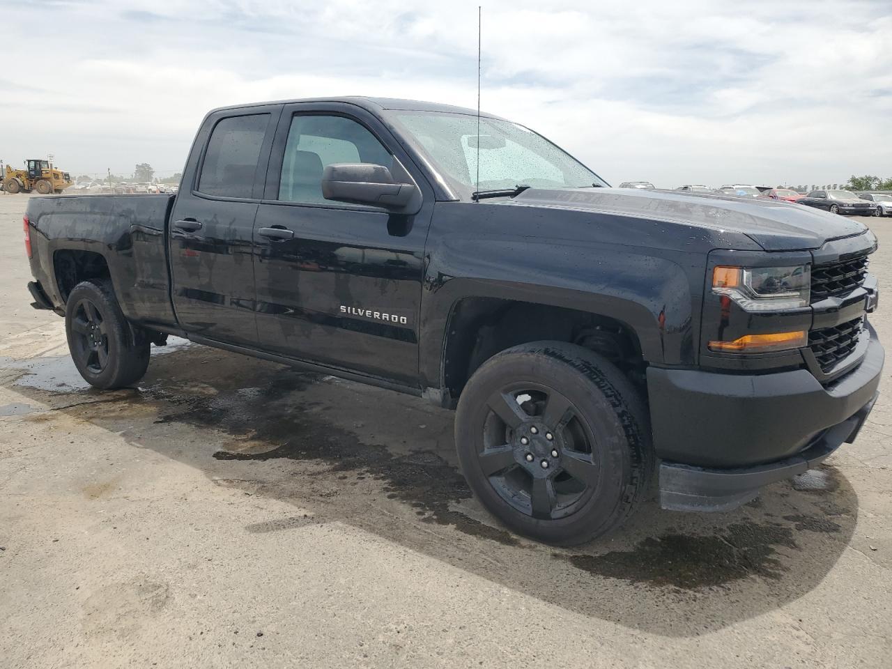 2017 CHEVROLET SILVERADO - Image 4