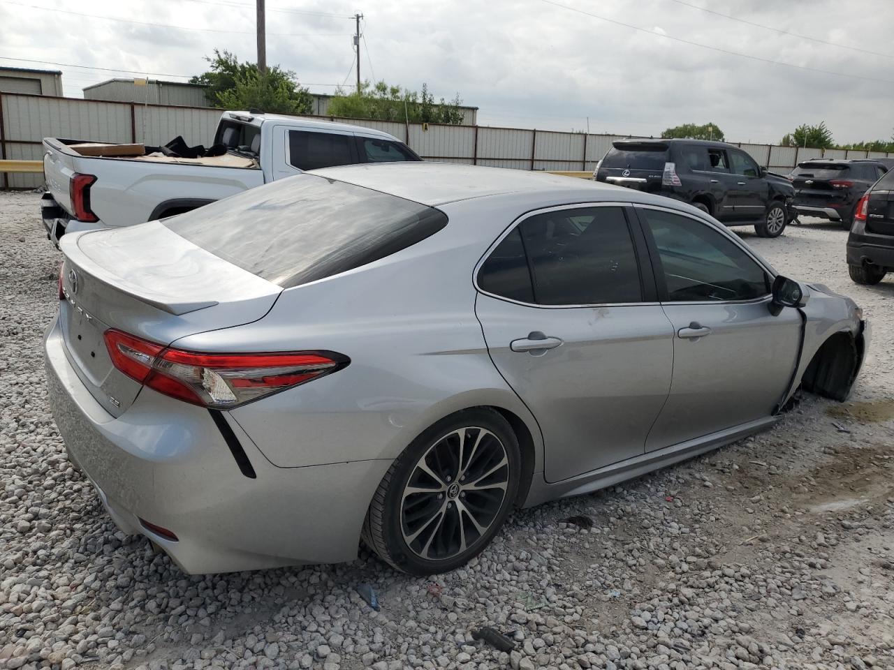 2018 TOYOTA CAMRY L - Фото 3
